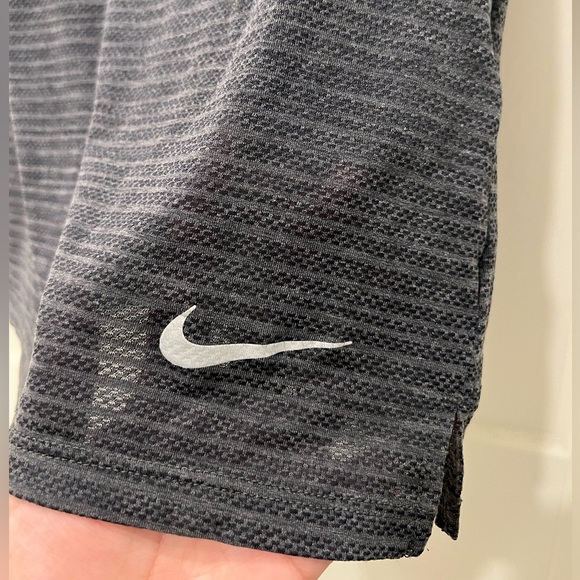 NIKE Dri Fri women’s semi mesh top (size S) - Picture 2 of 4